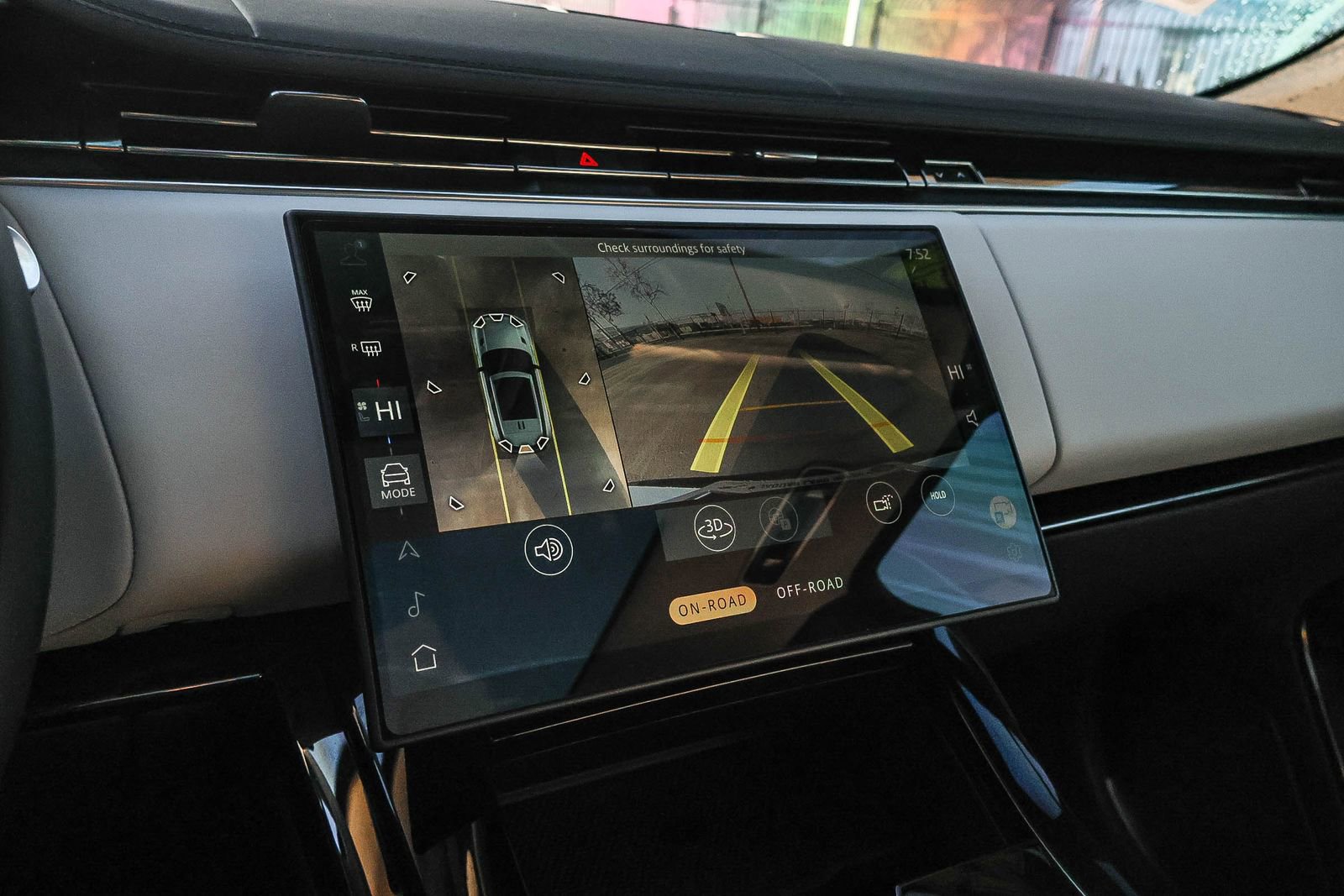 Used 2025 Land Rover Range Rover Sport Dynamic SE image 32