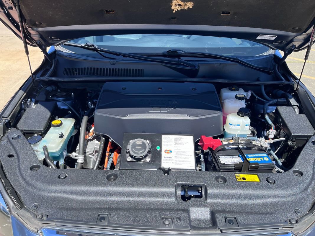 Used 2014 Toyota RAV4 EV FWD image 25