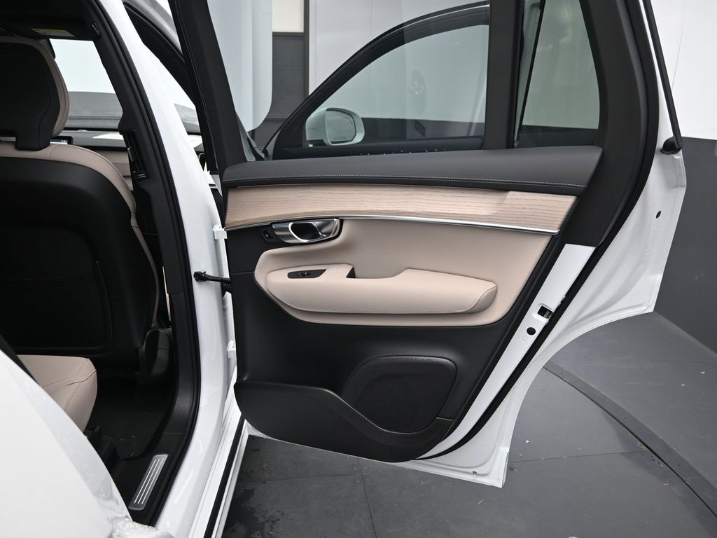 New 2026 Volvo XC90 B6 Plus w/ Protection Package Premier image 34
