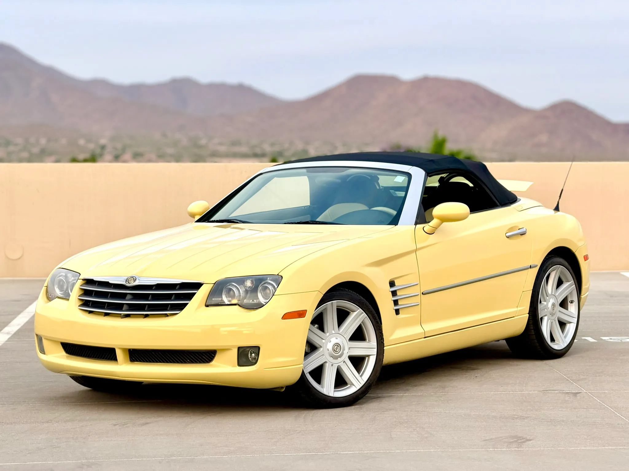 Used 2005 Chrysler Crossfire Limited RWD image 8