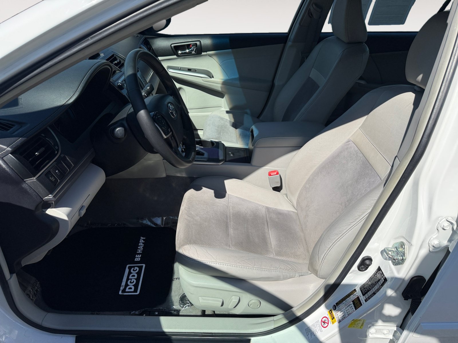 Used 2014 Toyota Camry XLE w/ Leather Package FWD image 10