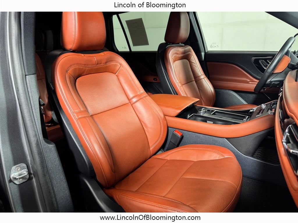 Certified 2025 Lincoln Aviator Reserve w/ Jet Appearance Package AWD/4WD image 12