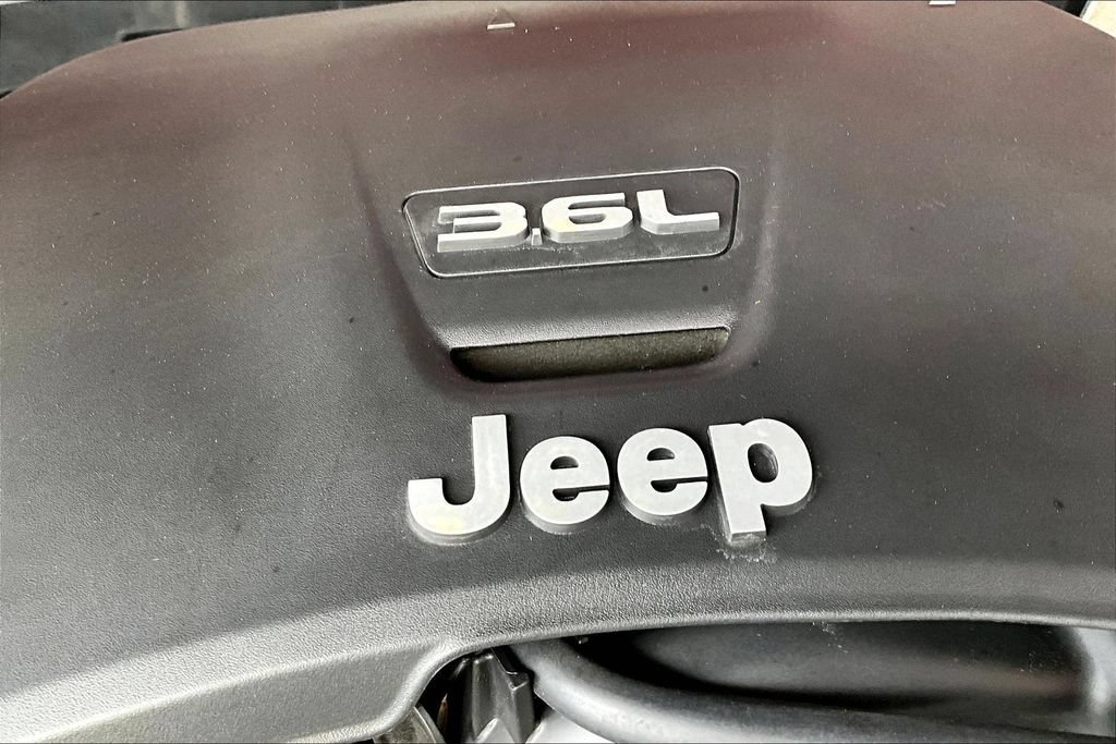 Used 2018 Jeep Wrangler Sport AWD/4WD image 32