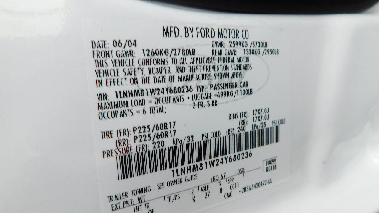 Used 2004 Lincoln Town Car Signature image 18