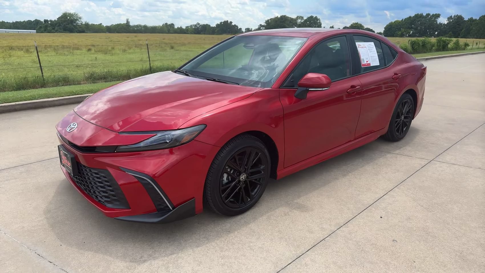 Used 2025 Toyota Camry SE w/ Convenience Package FWD image 5