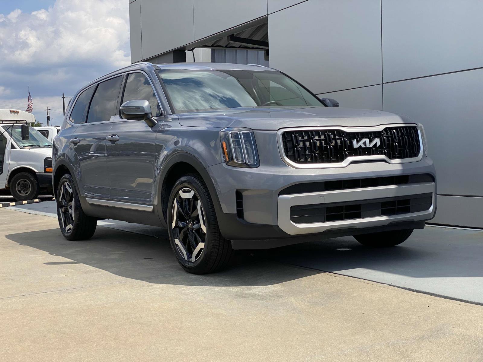 Used 2023 Kia Telluride EX w/ EX Captain's Chair Package