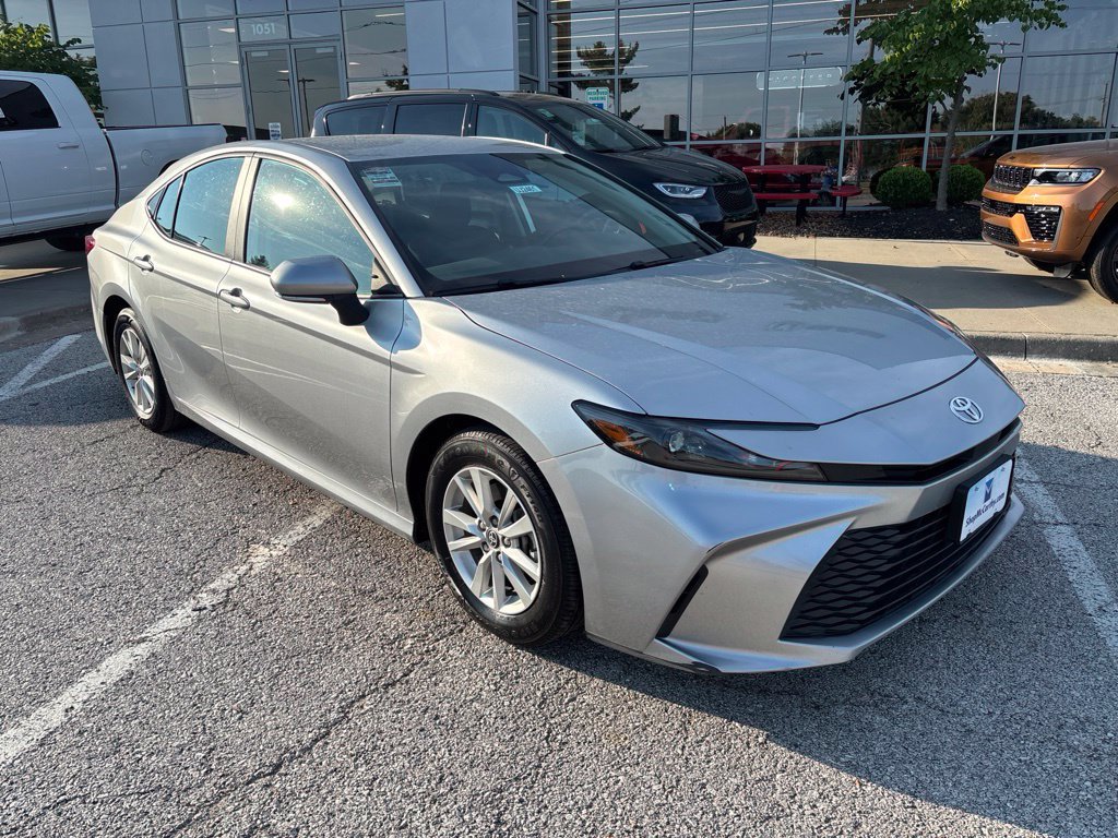 Used 2025 Toyota Camry LE FWD image 6