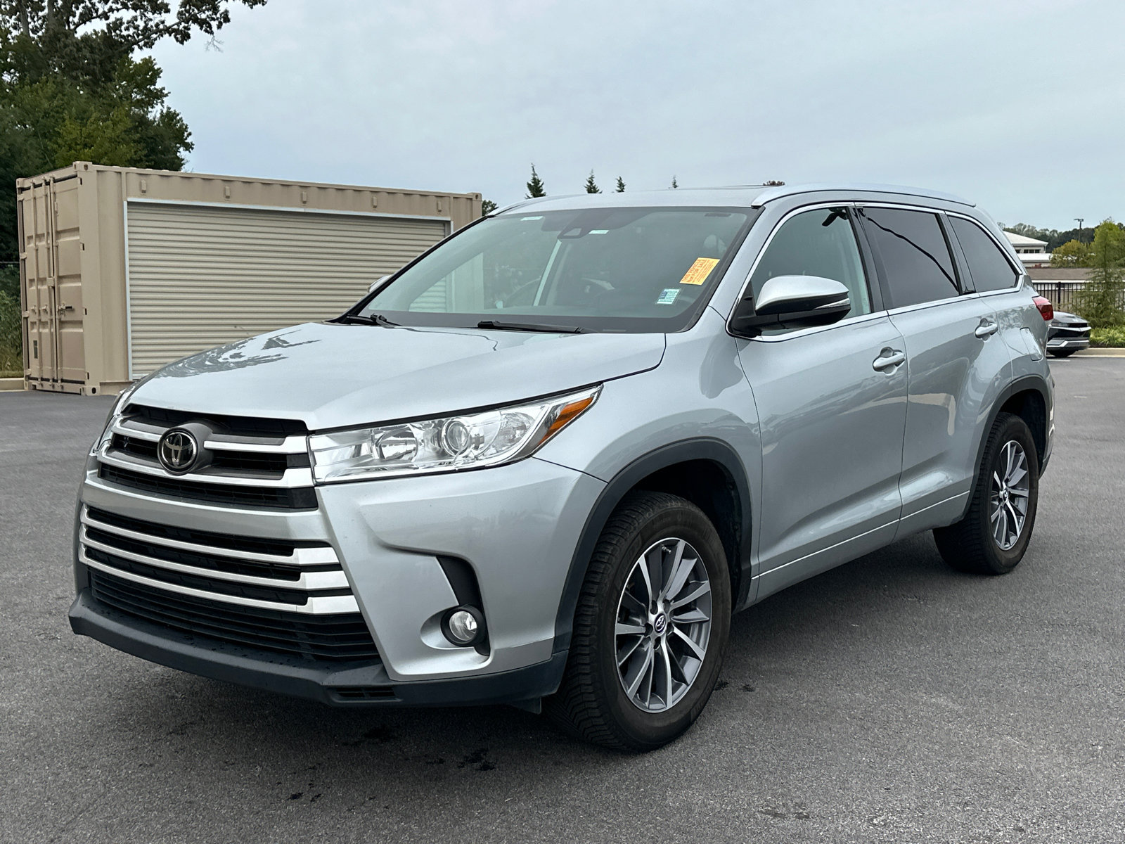 Used 2018 Toyota Highlander XLE FWD image 3