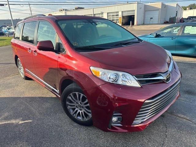 Used 2020 Toyota Sienna XLE w/ Carpet Mat Package FWD image 30