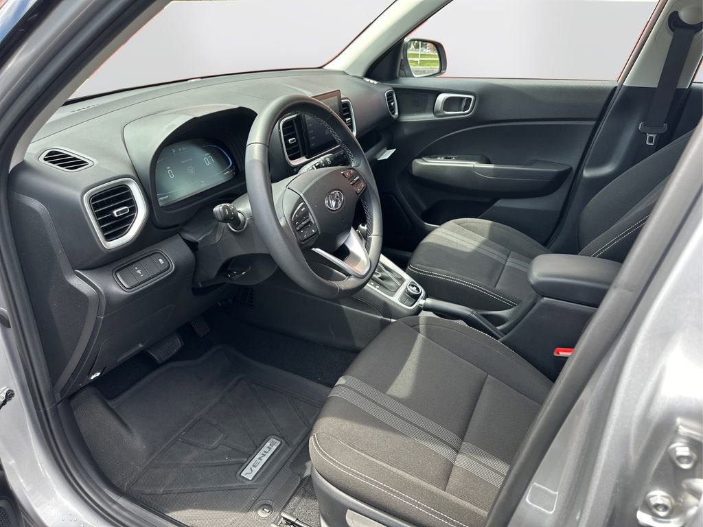 Used 2025 Hyundai Venue SEL image 7