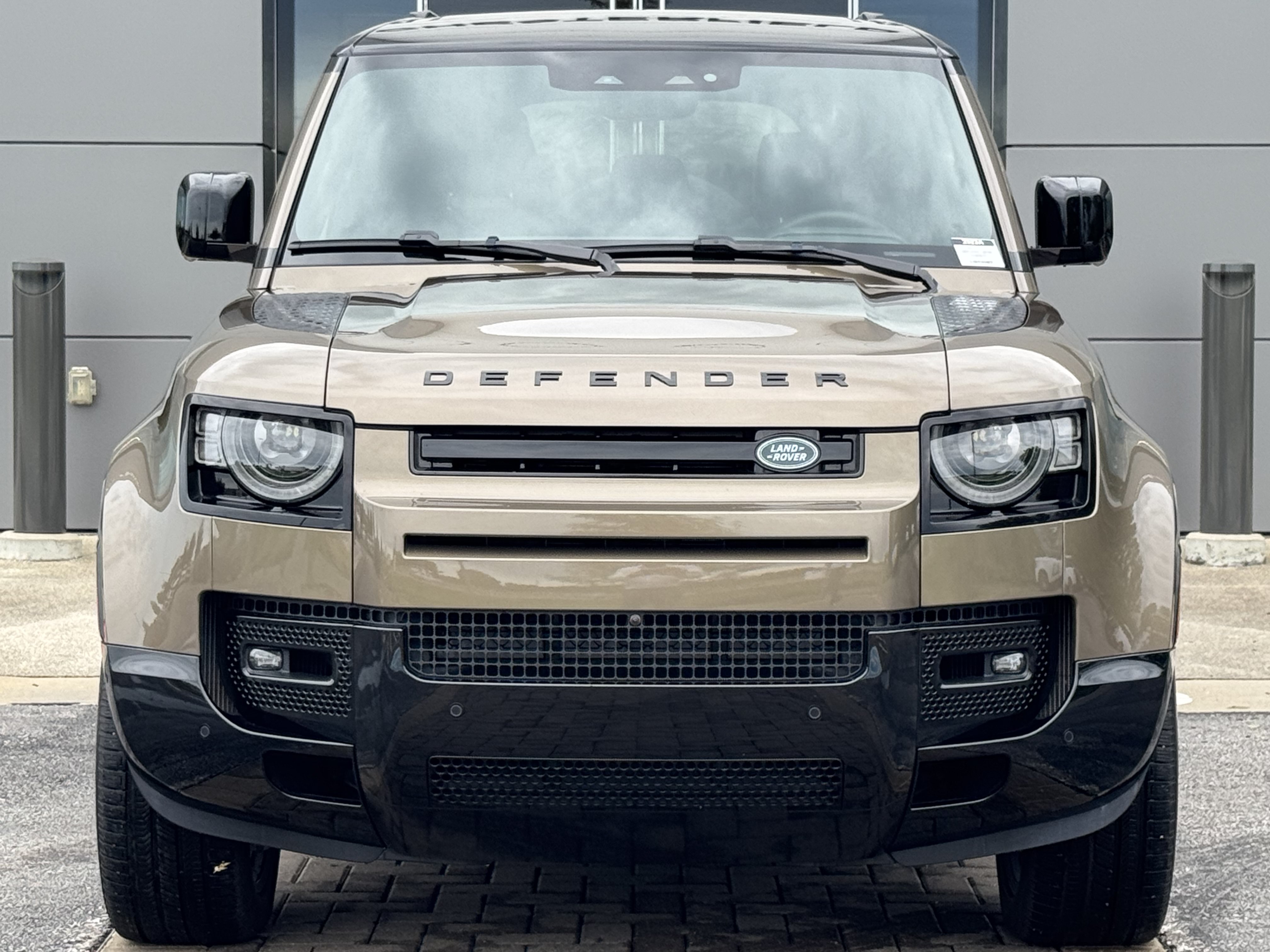Certified 2025 Land Rover Defender 110 X-Dynamic SE AWD/4WD image 8