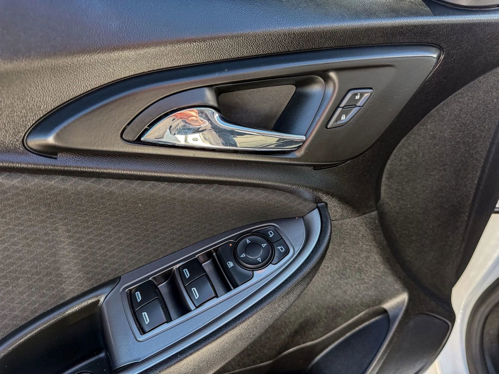 Used 2021 Chevrolet Malibu RS FWD image 25