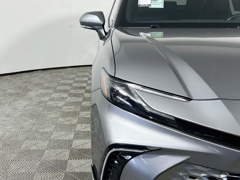 Used 2025 Toyota Camry XSE FWD image 9