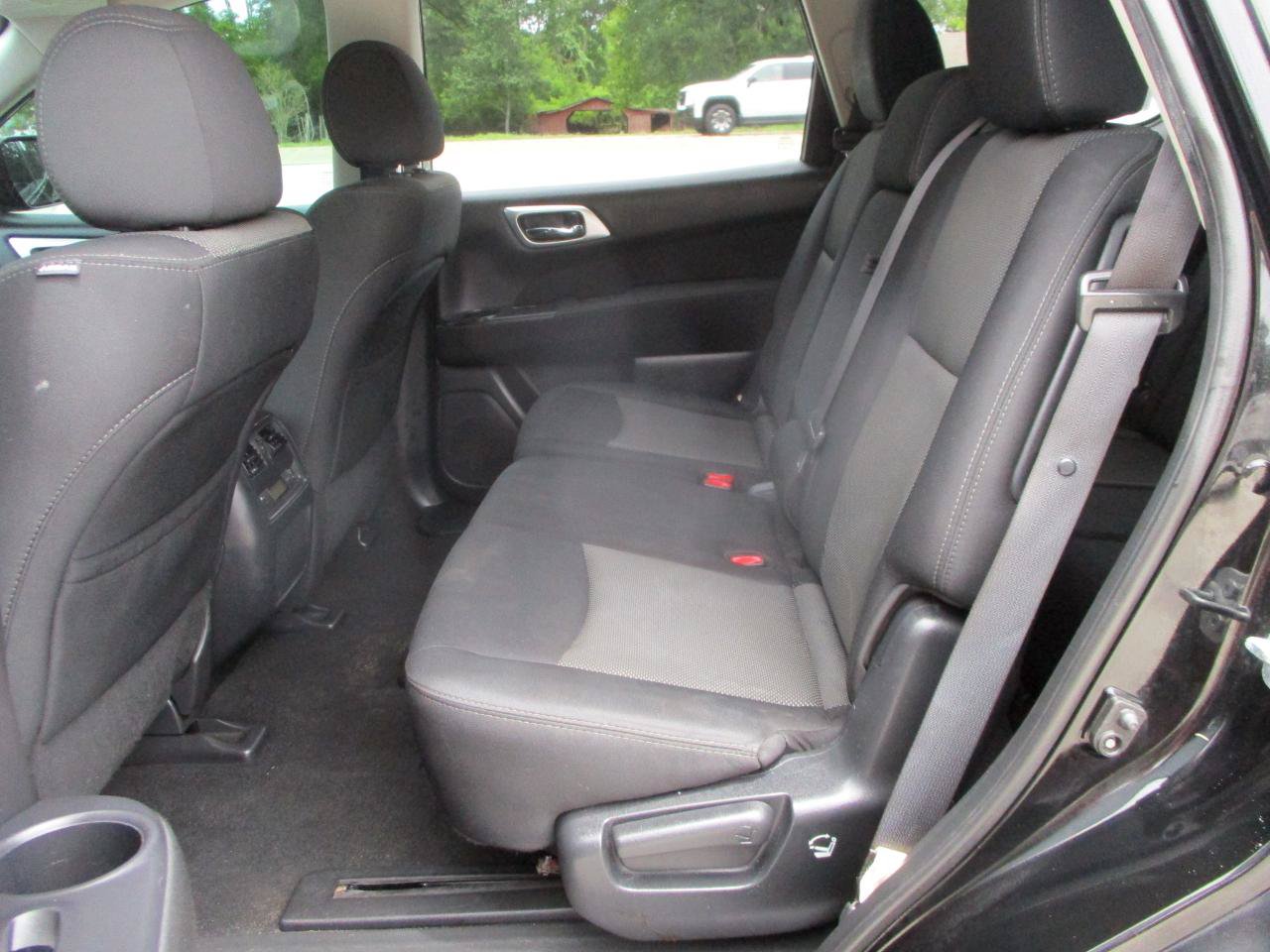 Used 2017 Nissan Pathfinder SV FWD image 13