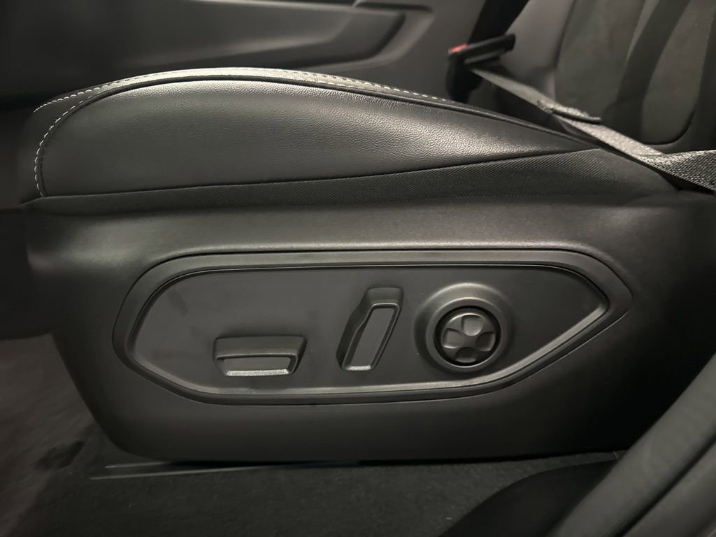 New 2026 Jeep Grand Cherokee Altitude AWD/4WD image 4