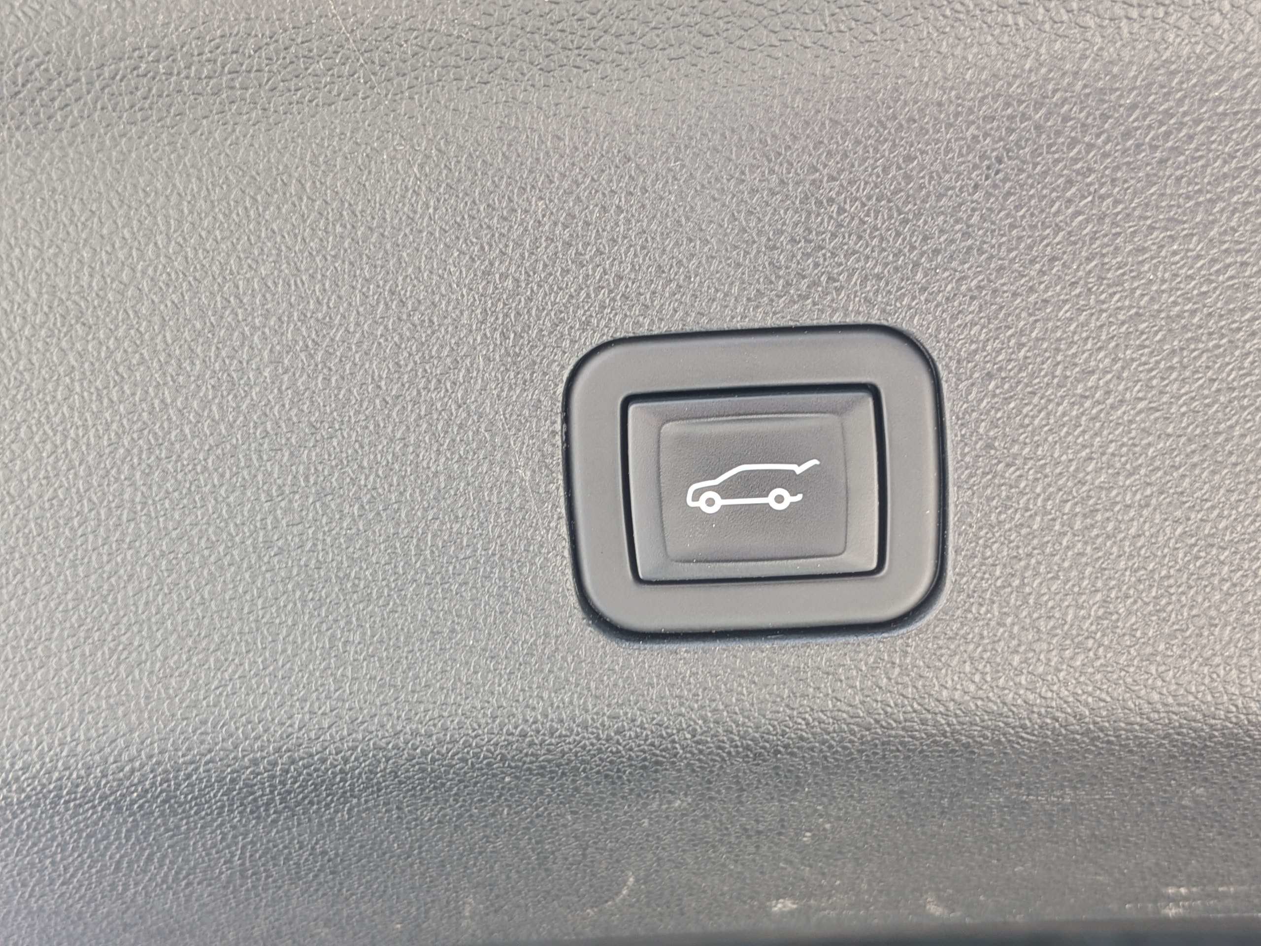 Used 2024 Chevrolet Tahoe Premier AWD/4WD image 16
