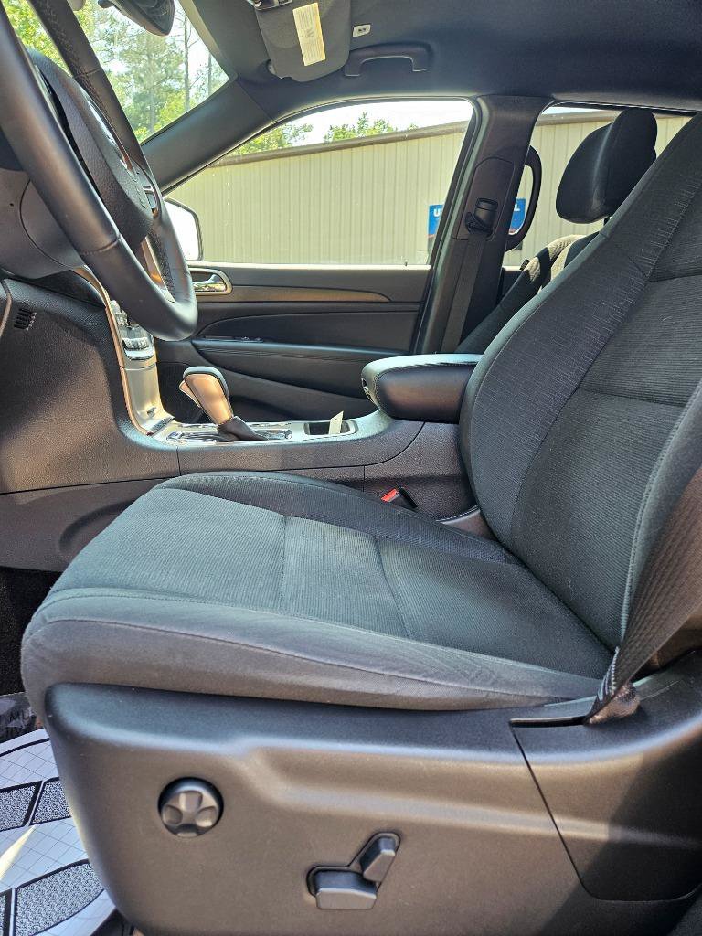 Used 2017 Jeep Grand Cherokee Laredo w/ Quick Order Package 2BE RWD image 20