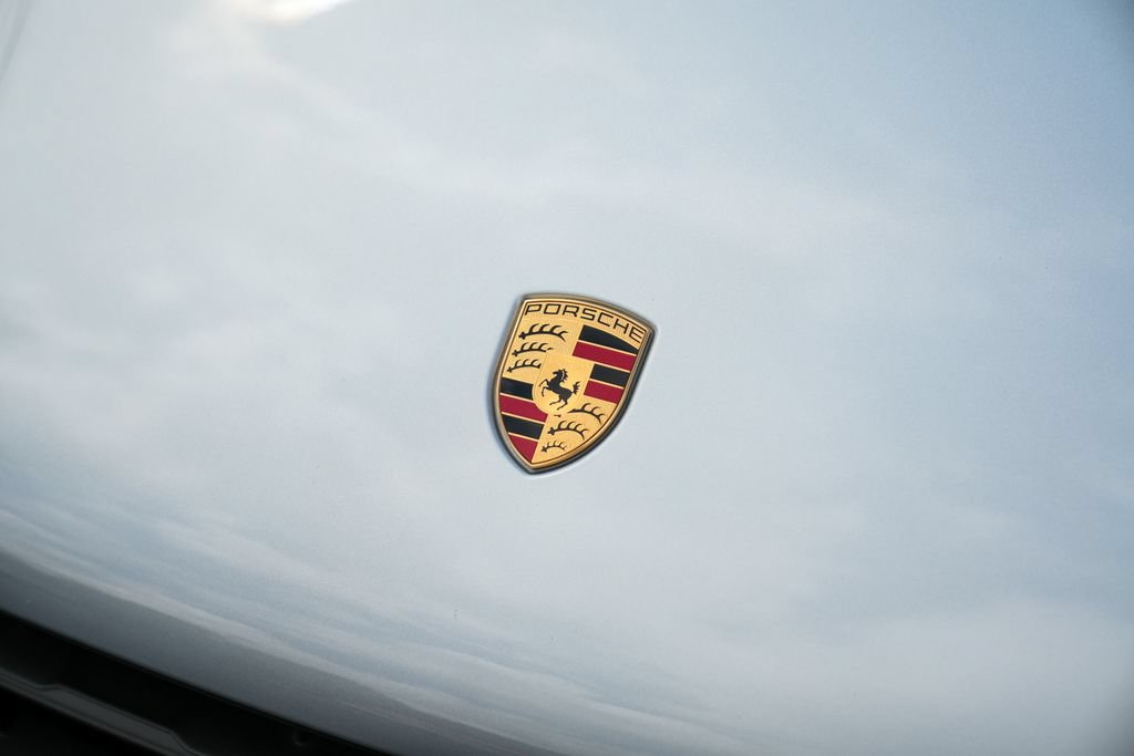 Certified 2026 Porsche Macan AWD/4WD image 8