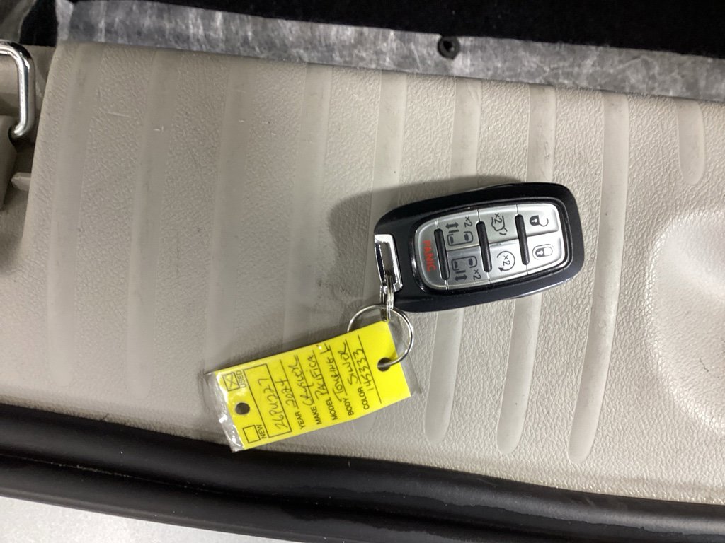 Used 2024 Chrysler Pacifica Touring-L image 34