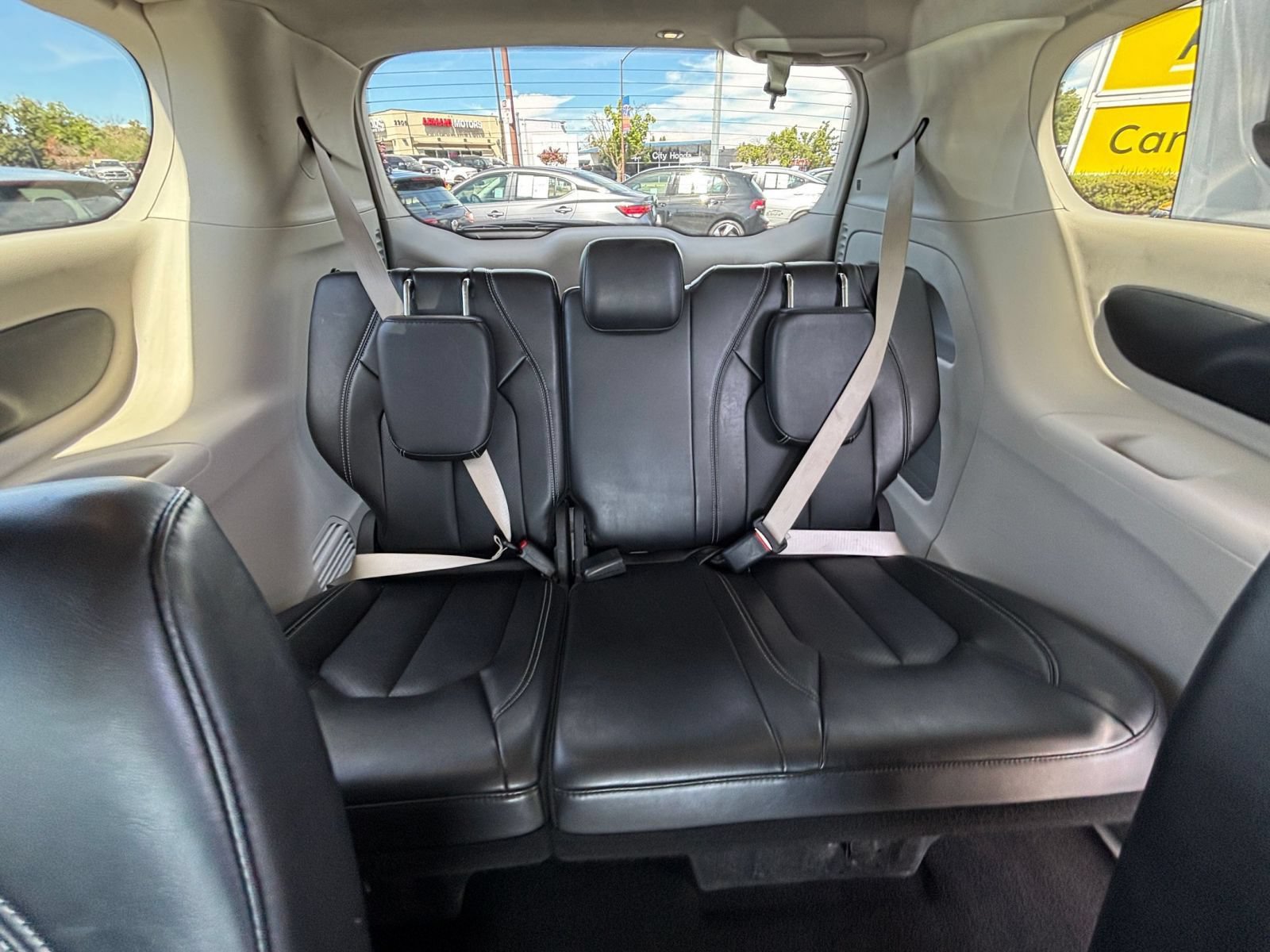 Used 2024 Chrysler Pacifica Touring-L FWD image 30