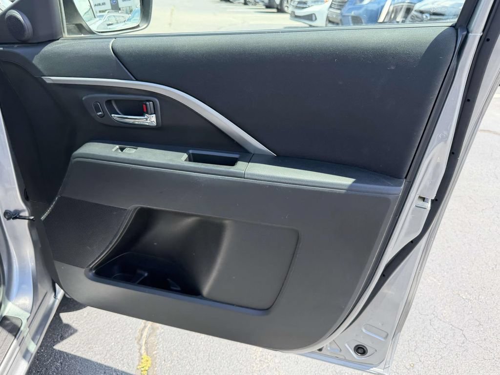 Used 2014 MAZDA MAZDA5 Sport FWD image 10