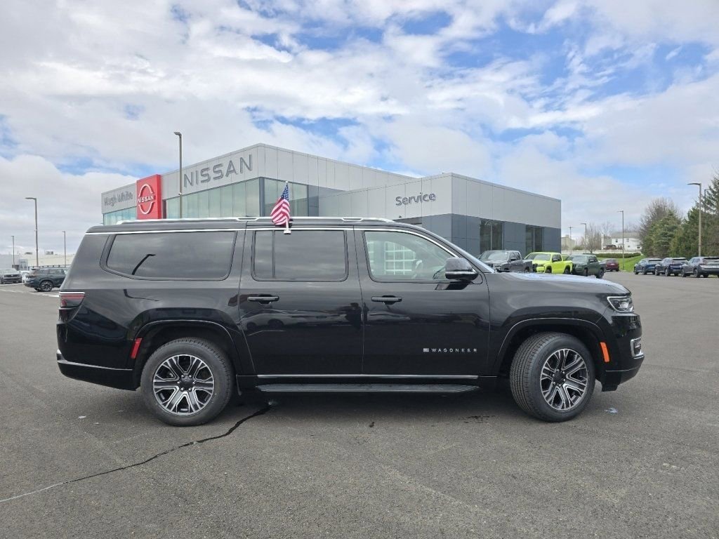 Used 2024 Jeep Wagoneer L Series II w/ Flexible Seating Group image 15