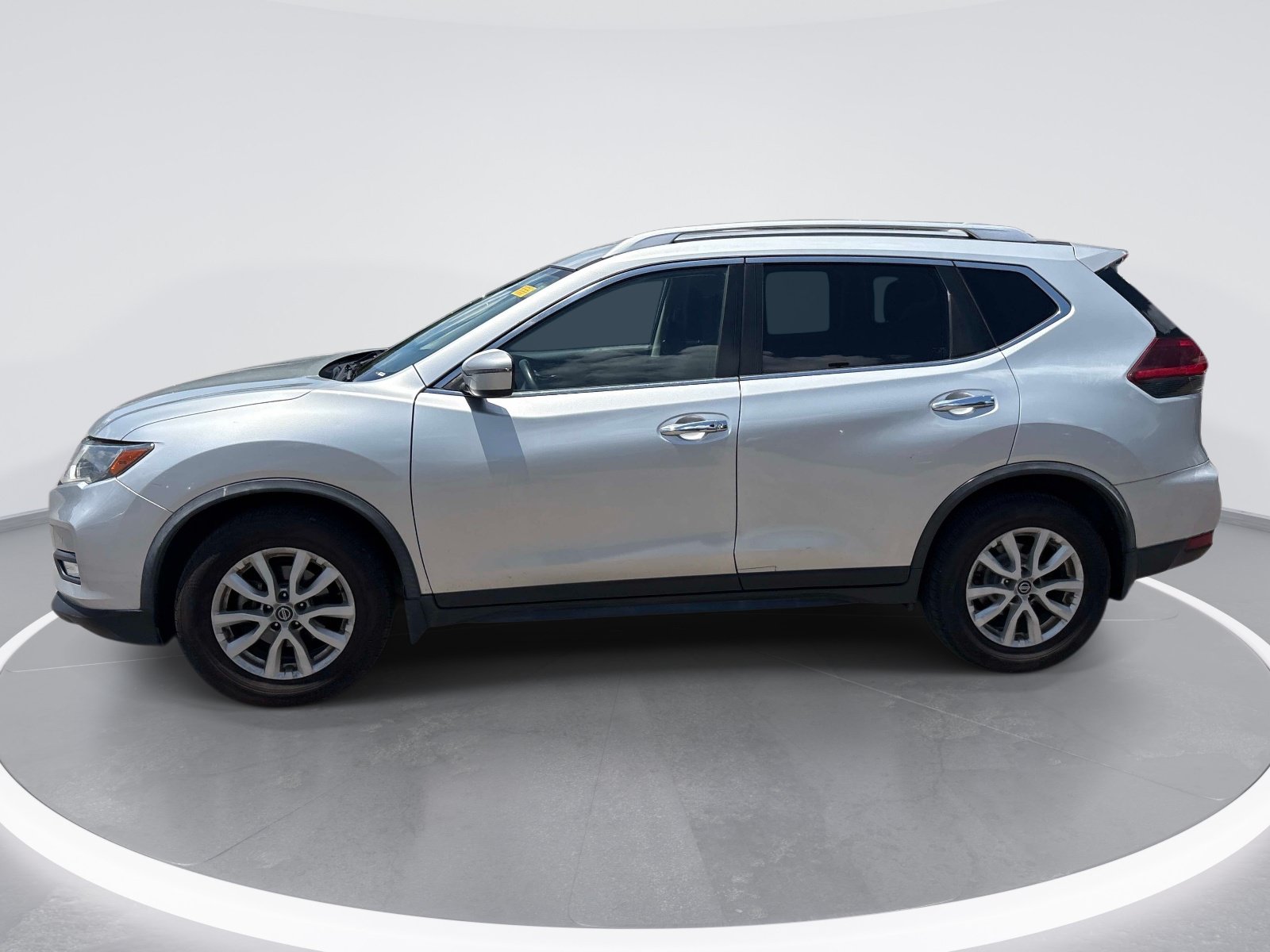 Used 2018 Nissan Rogue SV FWD image 5
