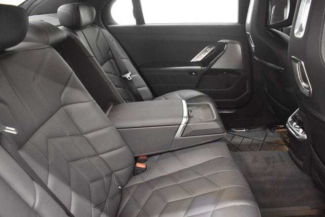 Used 2024 BMW 740i xDrive w/ Executive Package AWD/4WD image 17