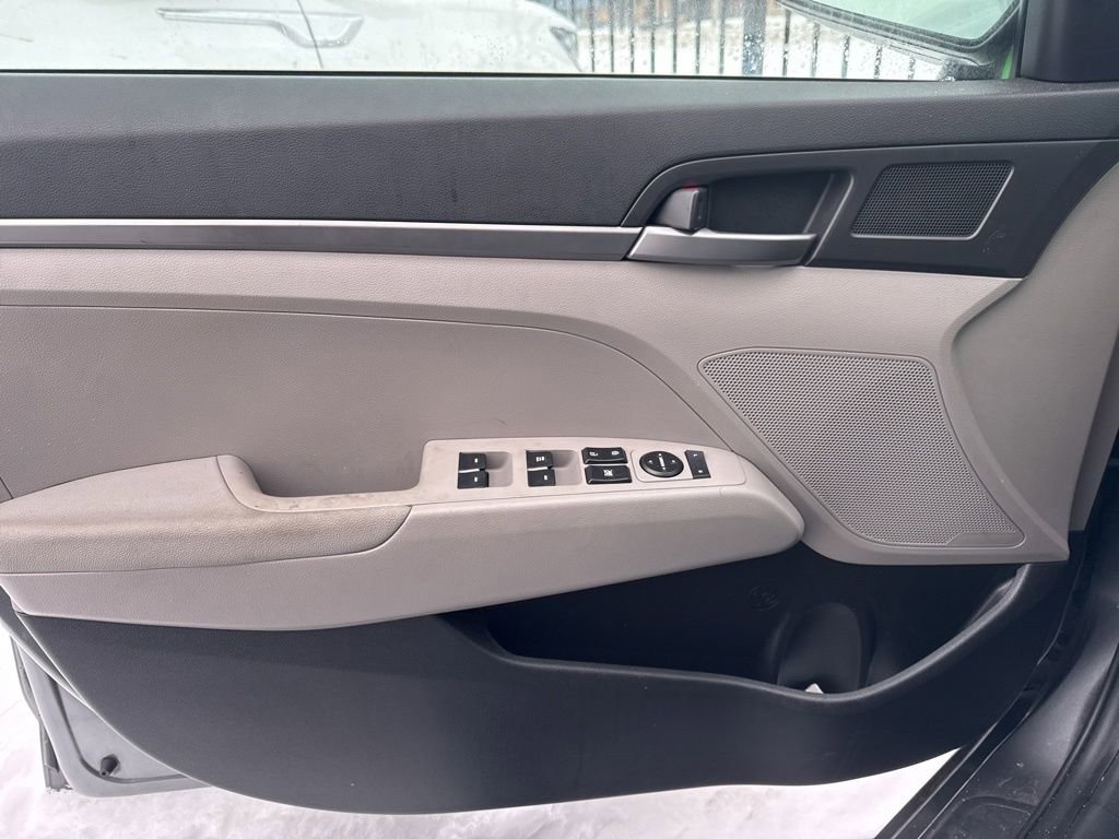 Used 2018 Hyundai Elantra SE w/ Cargo Package image 9
