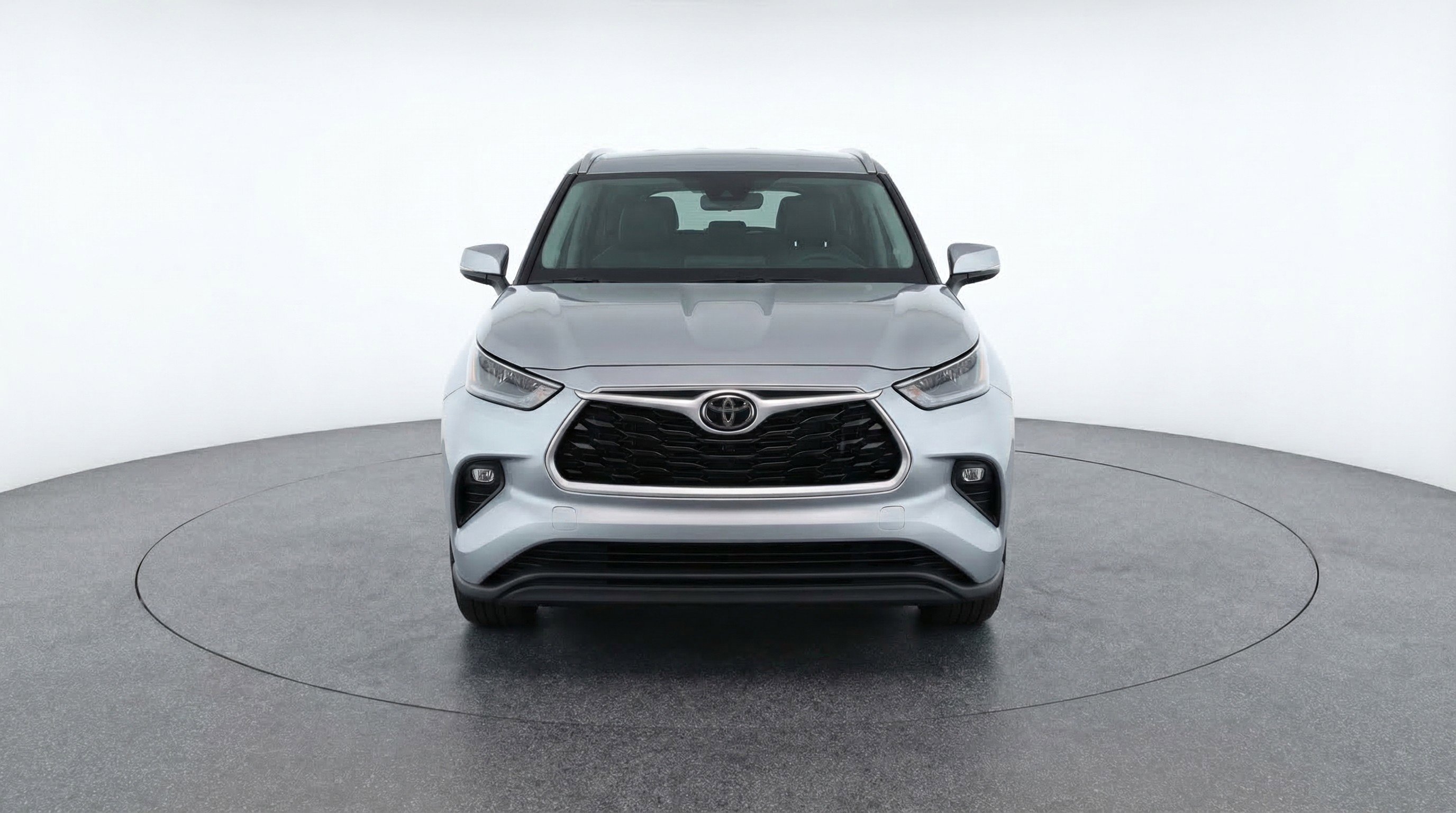 Used 2025 Toyota Highlander LE image 2