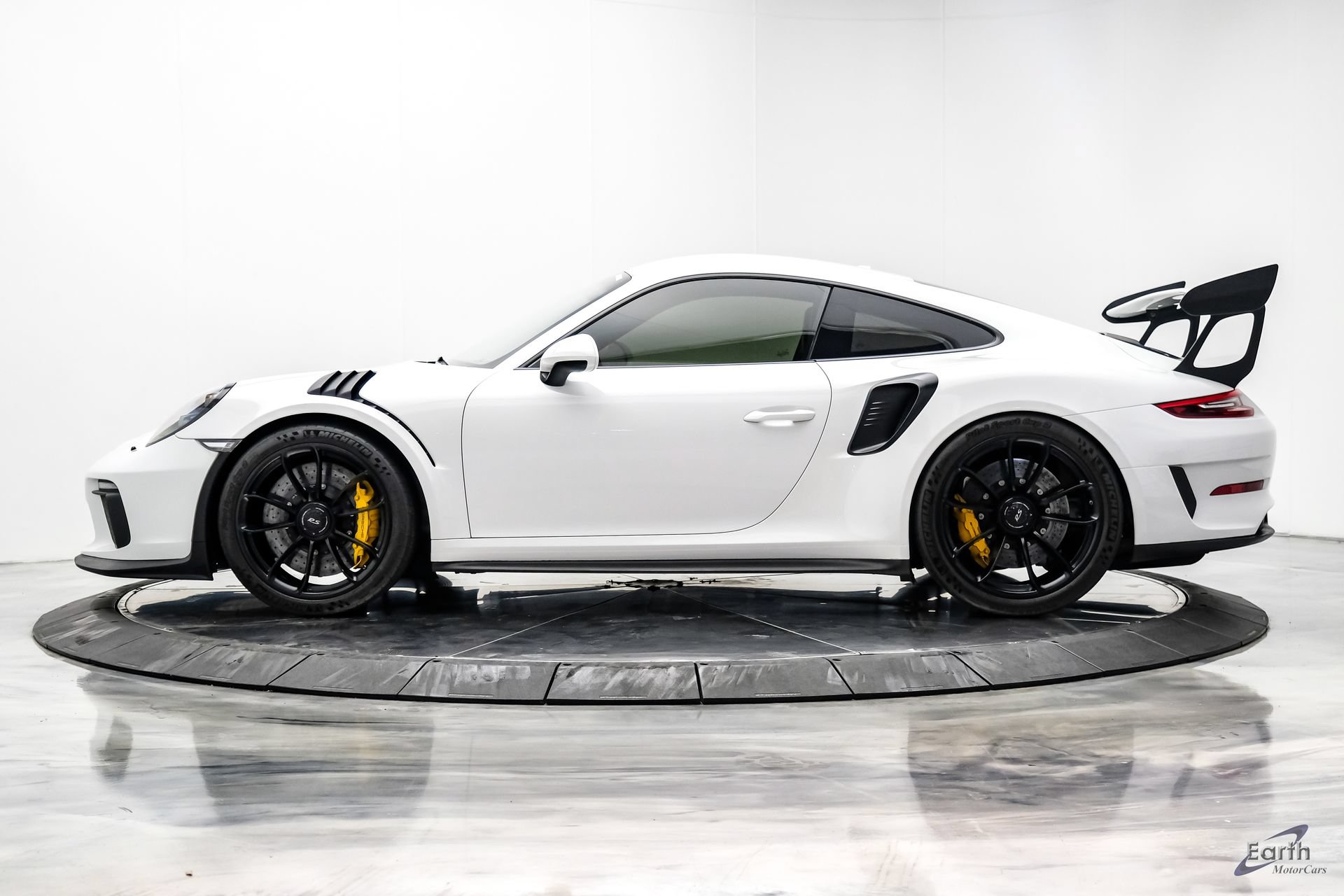 Used 2019 Porsche 911 GT3 RS RWD image 8