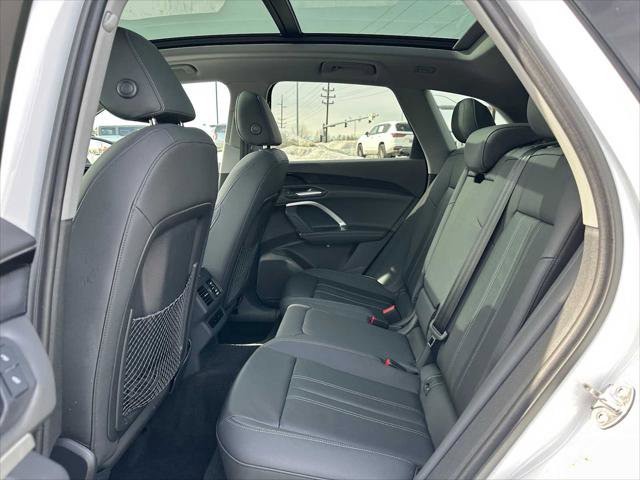 Used 2025 Audi Q5 Premium w/ Convenience Package image 16