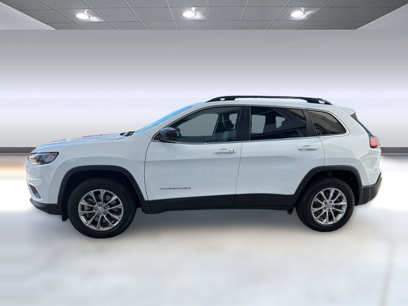 Used 2022 Jeep Cherokee Latitude Lux w/ Sun & Sound Group AWD/4WD image 2