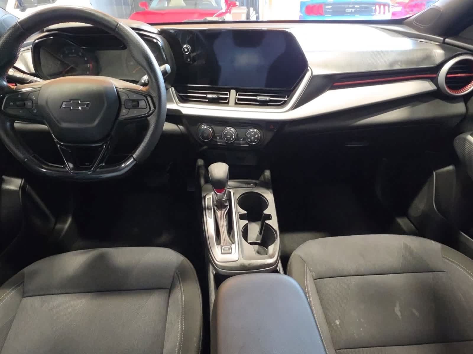 Used 2024 Chevrolet Trax RS FWD image 23