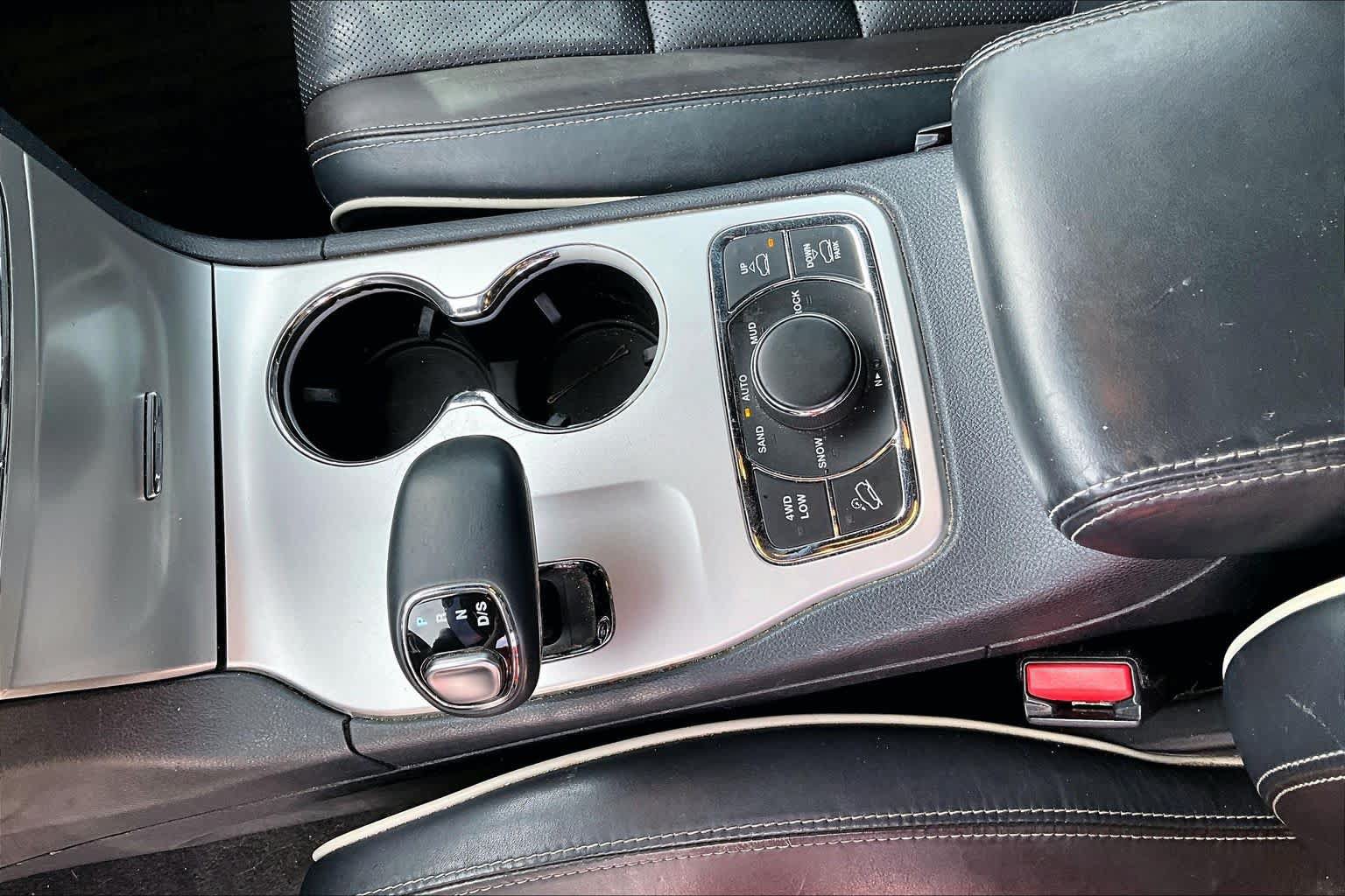 Used 2014 Jeep Grand Cherokee Overland w/ Advanced Technology Group AWD/4WD image 16