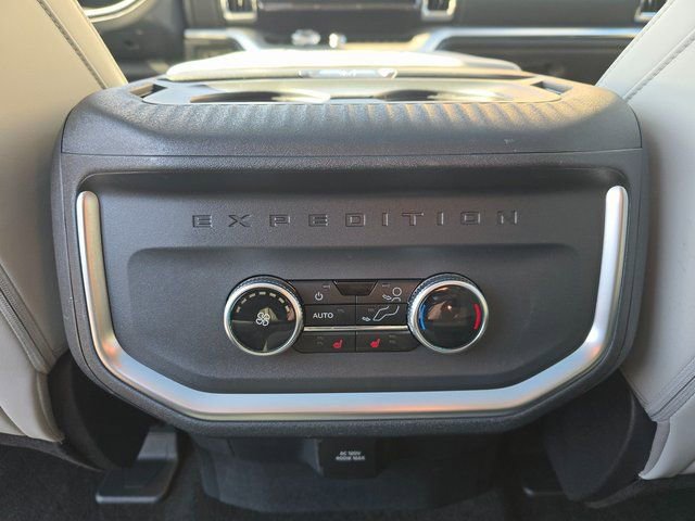 Used 2025 Ford Expedition Max Platinum w/ Driver's Package image 16