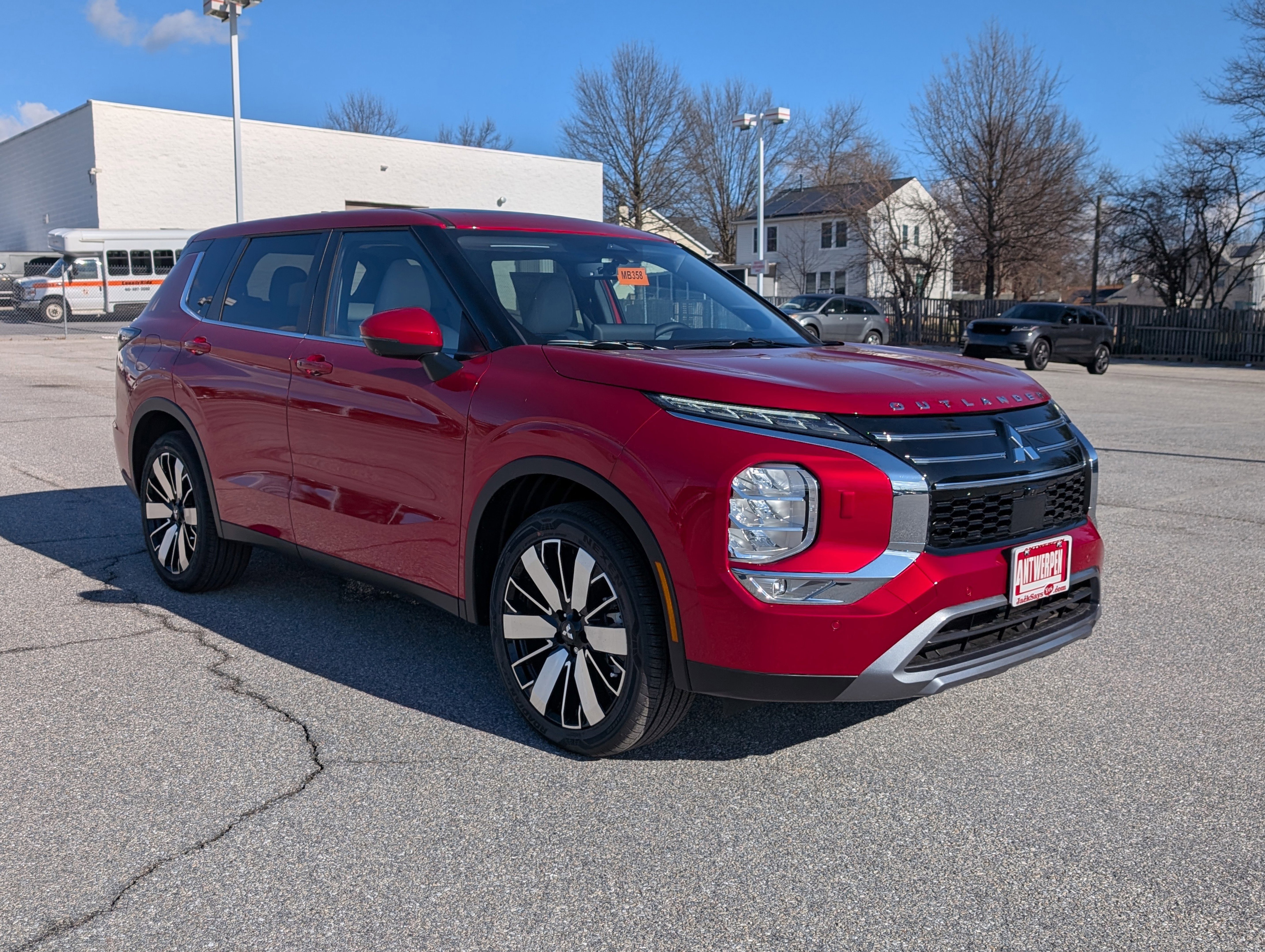 New 2025 Mitsubishi Outlander SE image 3
