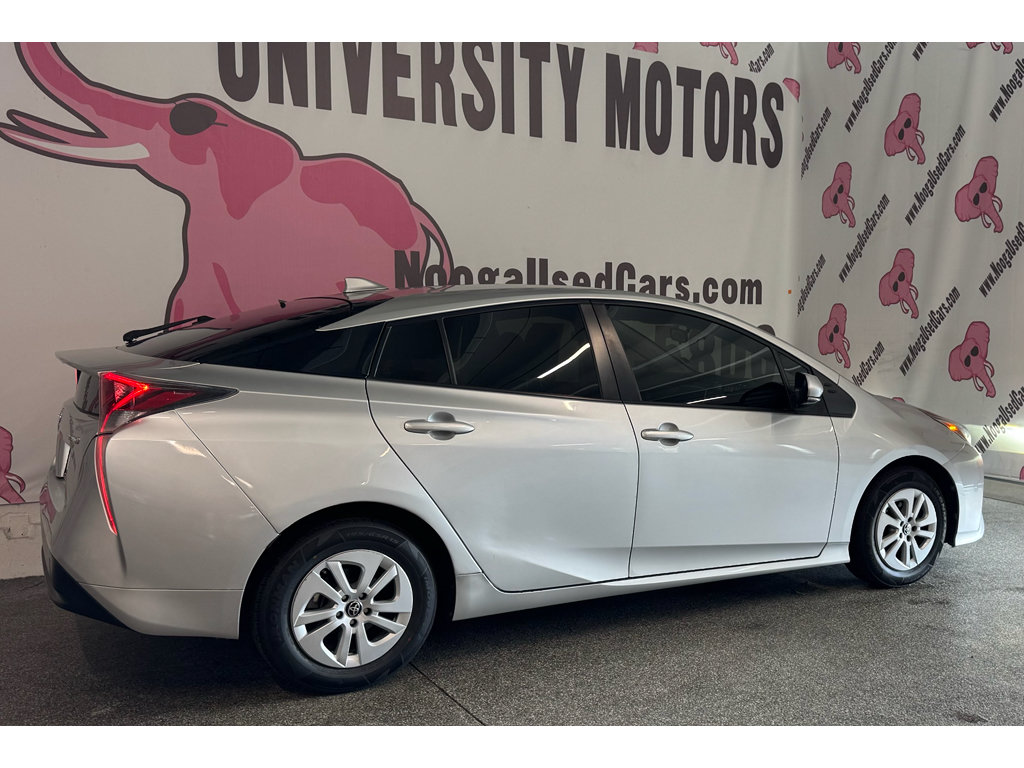 Used 2016 Toyota Prius Two w/ Preferred Accessory Package FWD image 9