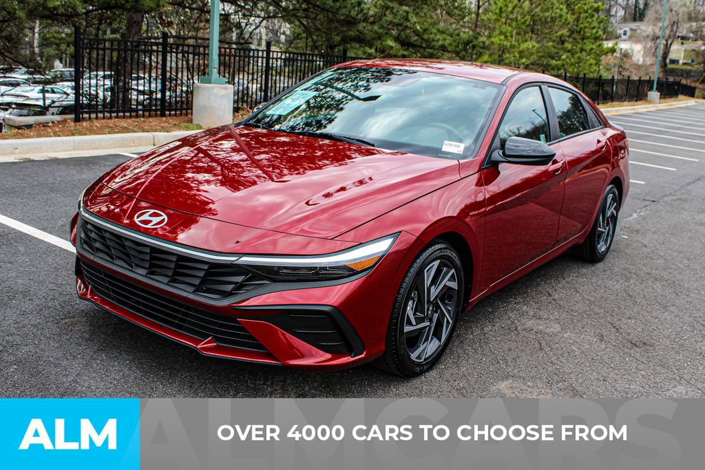 Used 2025 Hyundai Elantra Sport image 3