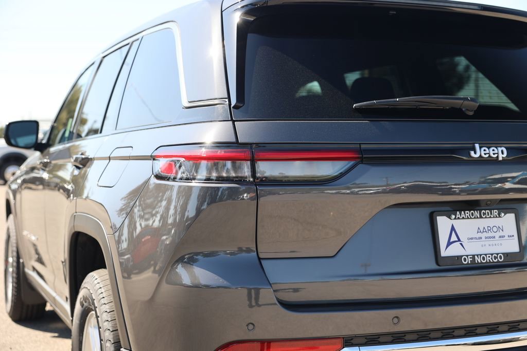 New 2025 Jeep Grand Cherokee Laredo w/ MOPAR Finishing Package image 10