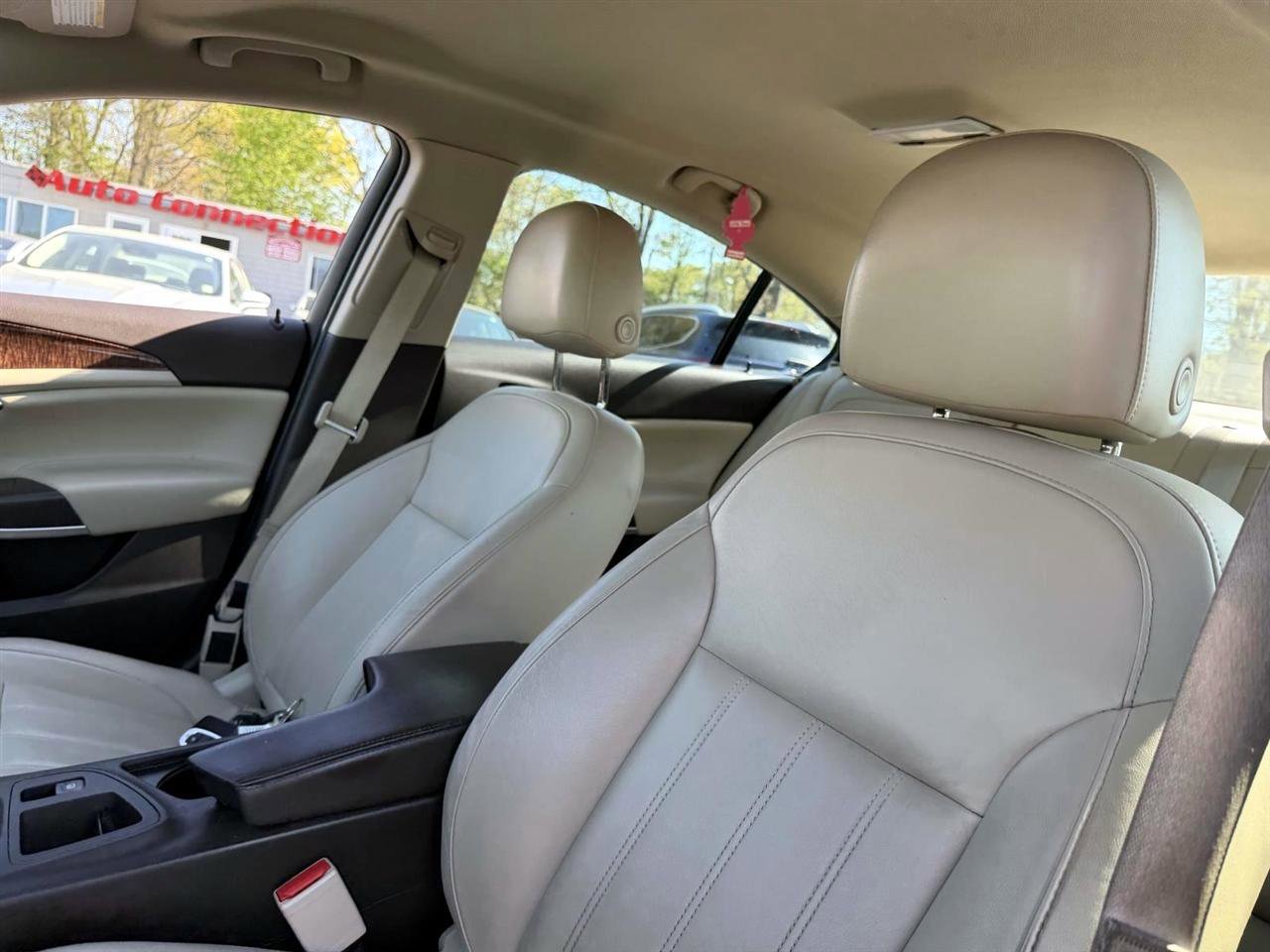 Used 2012 Buick Regal Leather FWD image 8