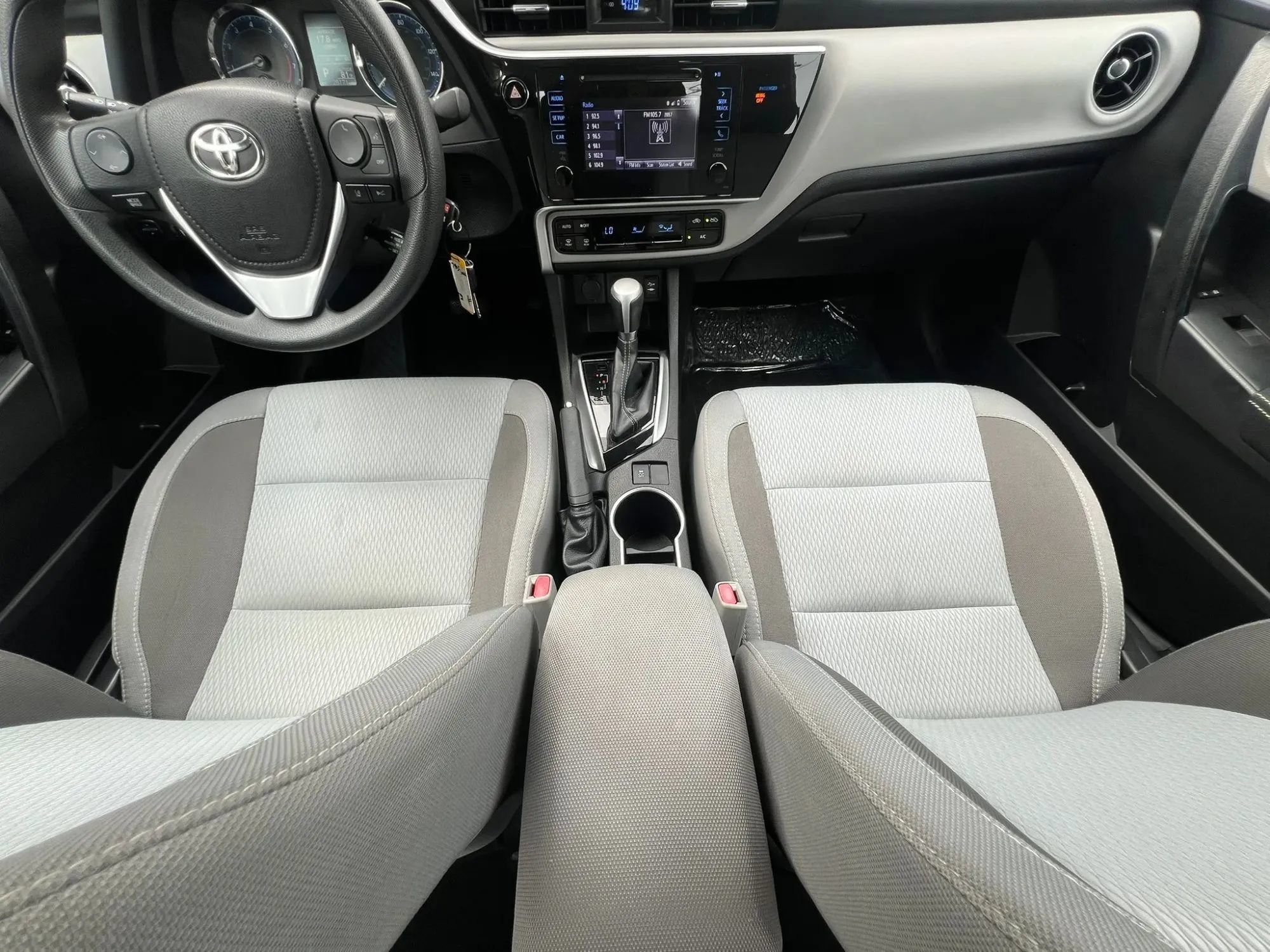 Used 2018 Toyota Corolla LE w/ Body Protection Package FWD image 18