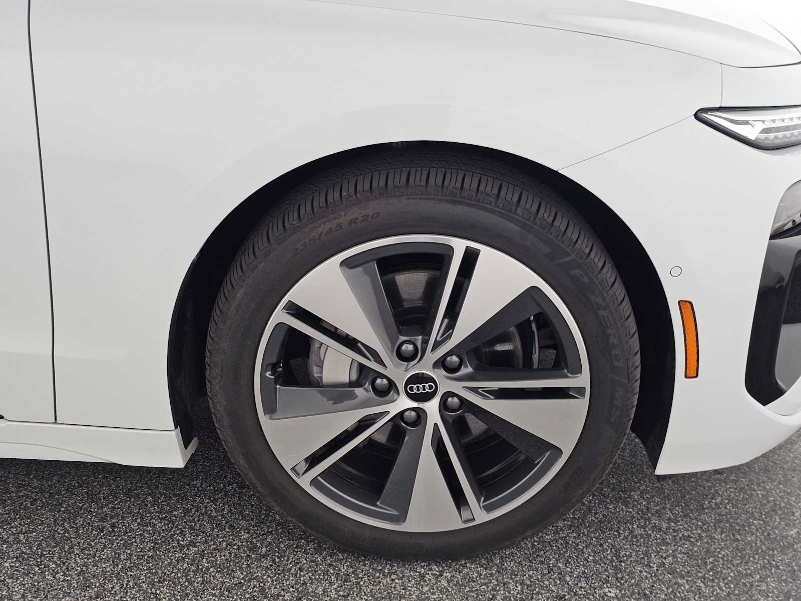 Used 2025 Audi A6 e-tron Premium Plus w/ Premium Plus RWD image 9