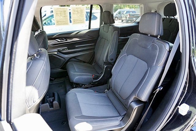 Used 2023 Jeep Grand Cherokee L Laredo RWD image 16