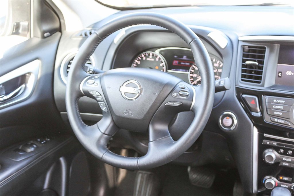 Used 2020 Nissan Pathfinder SV image 19