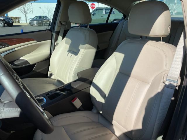 Used 2017 Buick Regal Sport Touring FWD image 4