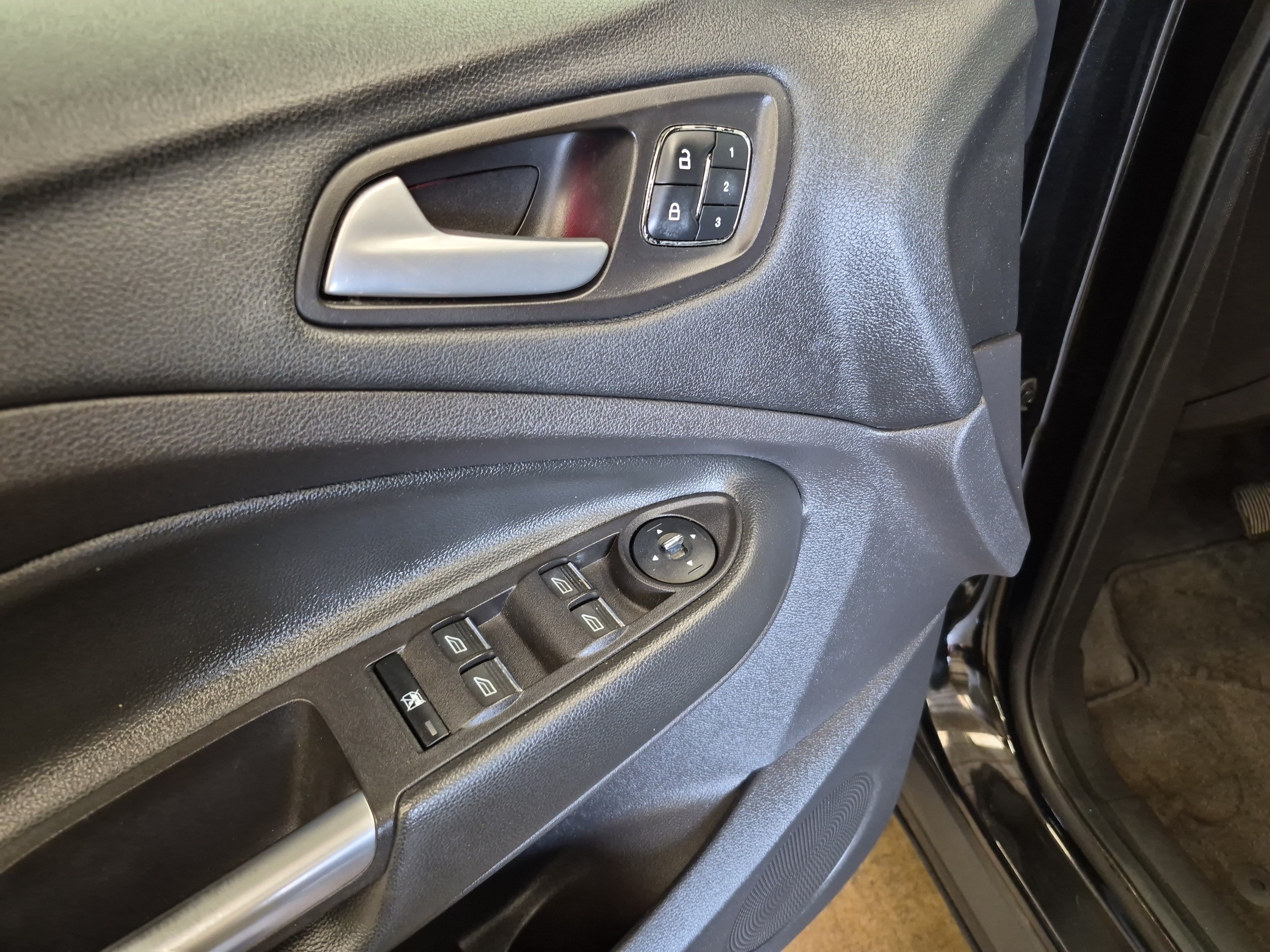 Used 2013 Ford Escape SEL FWD image 8