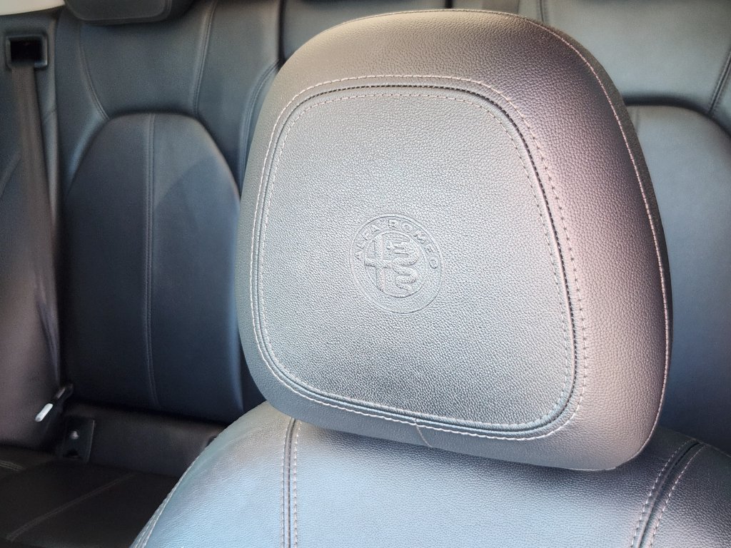 Used 2018 Alfa Romeo Stelvio Ti AWD/4WD image 6