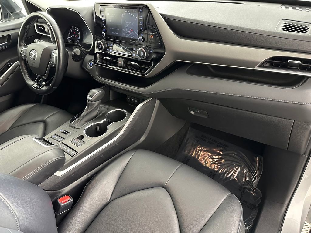 Used 2021 Toyota Highlander XLE AWD/4WD image 21