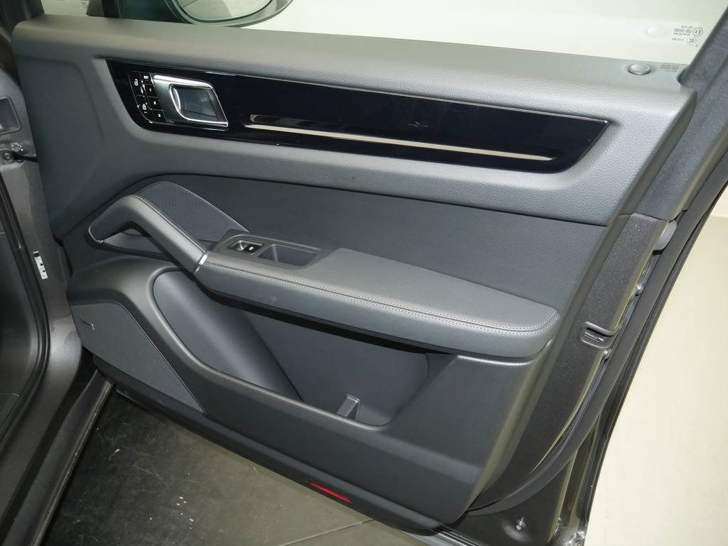 Certified 2021 Porsche Cayenne Coupe AWD/4WD image 22